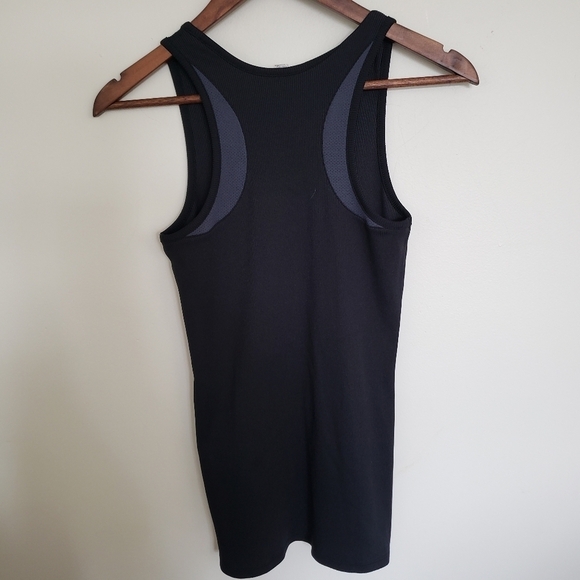 Under Armour Heatgear Black Ribbed Workout Tank - Picture 6 of 11
